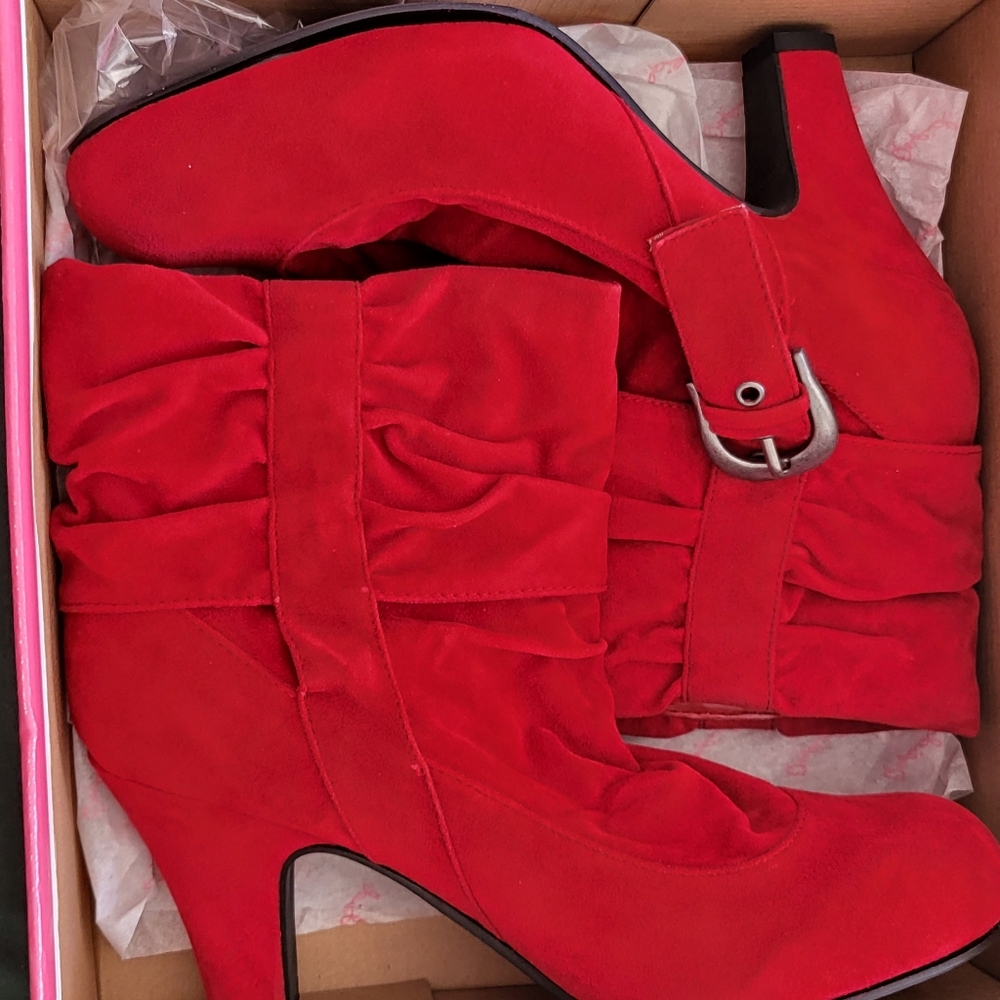Red booties - Picture 2 of 3